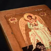 Икона деревянная "Ангел Хранитель" в подарок — фотография 4