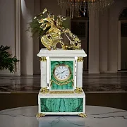 Каминные часы «Георгий Победоносец» из малахита и мрамора — необычный подарок — фотография 1