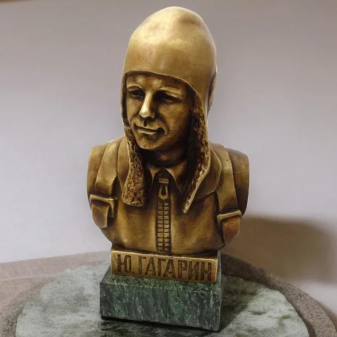 Бронзовый бюст «Гагарин» — красивый подарок