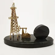 На память: Часы с нефтяной вышкой и качалкой — фотография 3