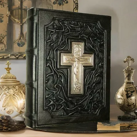 Евангелие — книга в кожаном переплёте — оригинальный подарок